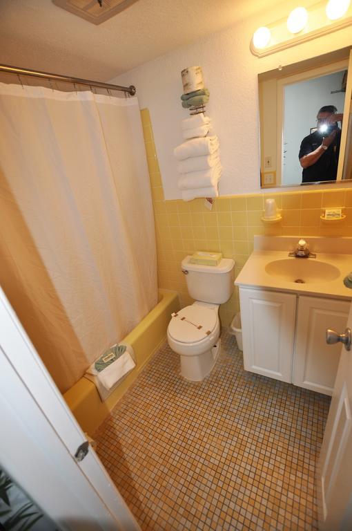 Riviera Resort & Suites Wildwood Room photo