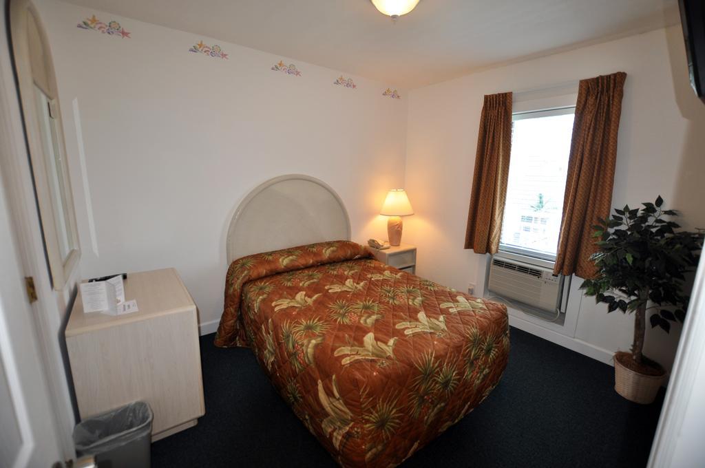Riviera Resort & Suites Wildwood Room photo